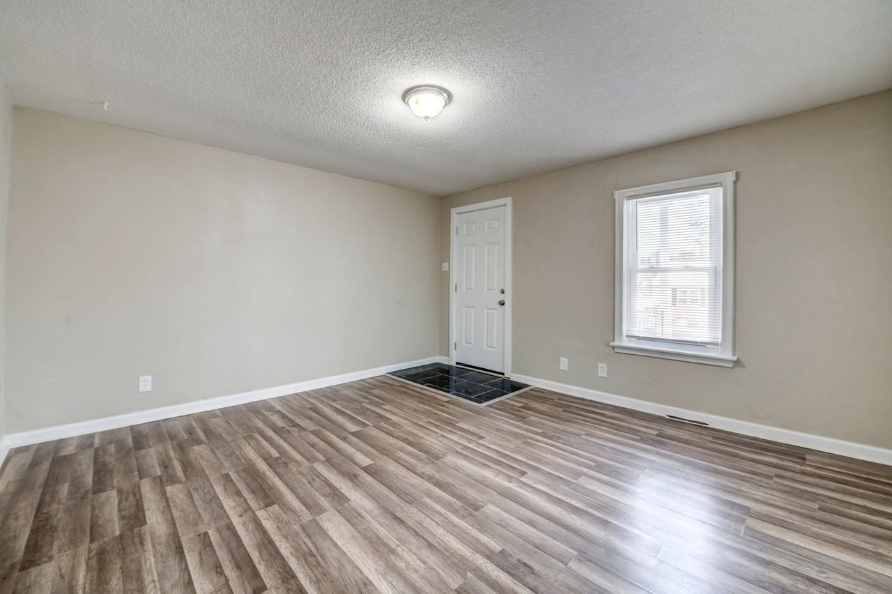 9523 Theodosia Ave - Photo 4 of 24