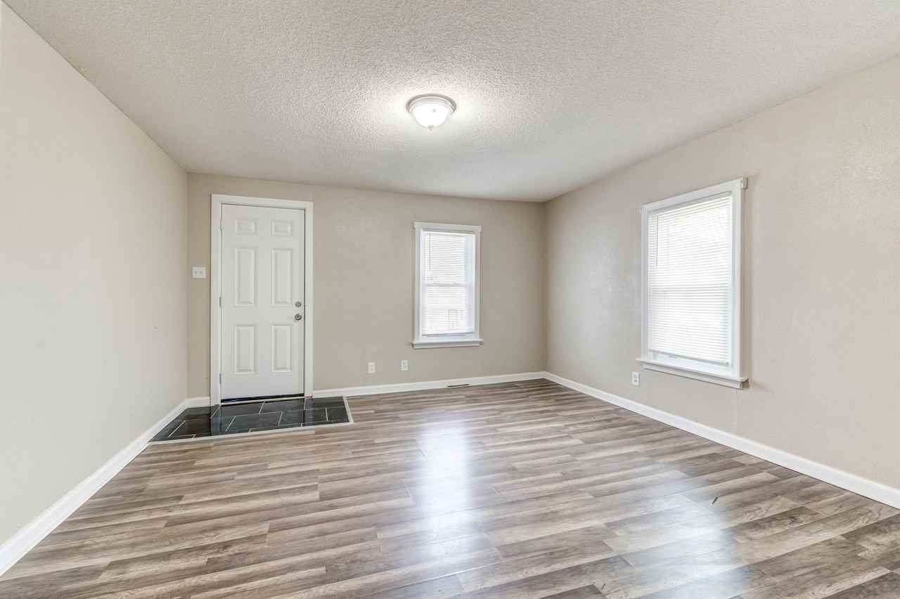 9523 Theodosia Ave - Photo 5 of 24