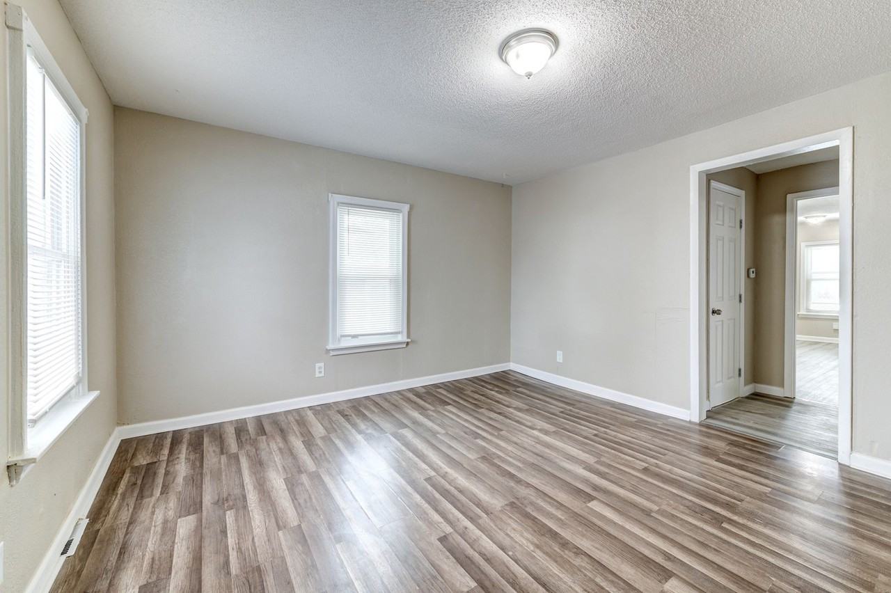 9523 Theodosia Ave - Photo 6 of 24