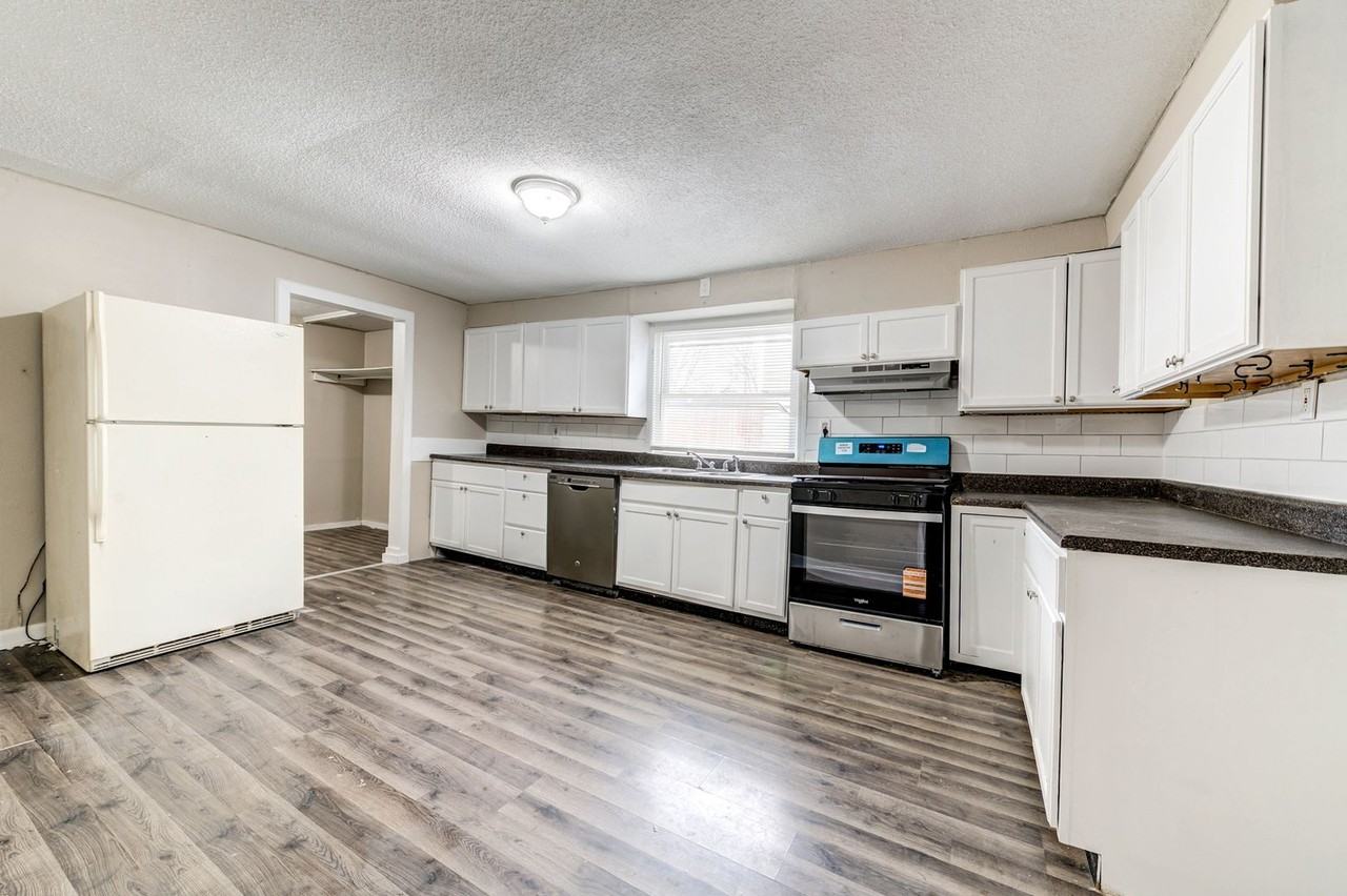 9523 Theodosia Ave - Photo 7 of 24