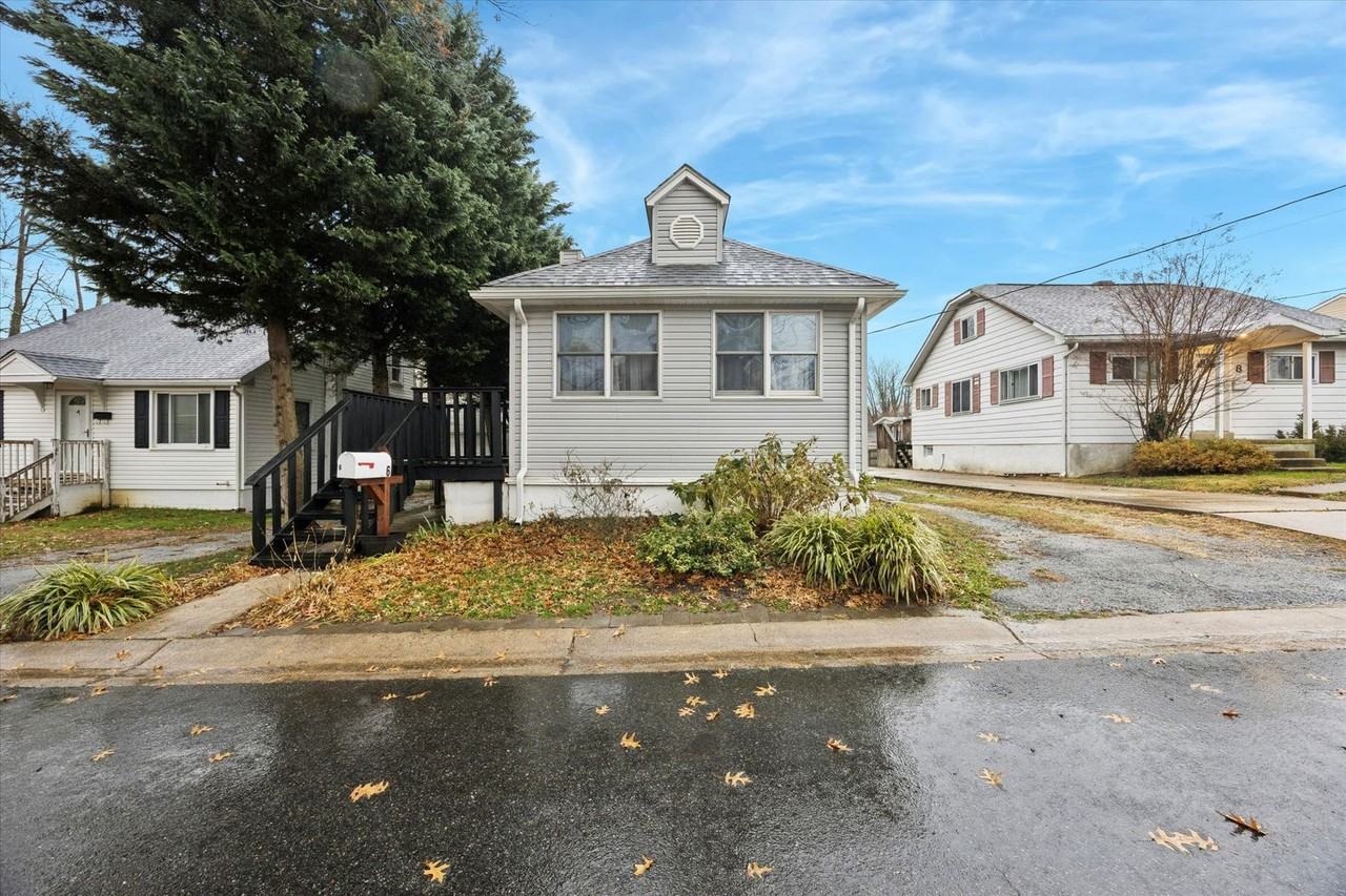 6 Laurel Ave - Photo 2 of 15