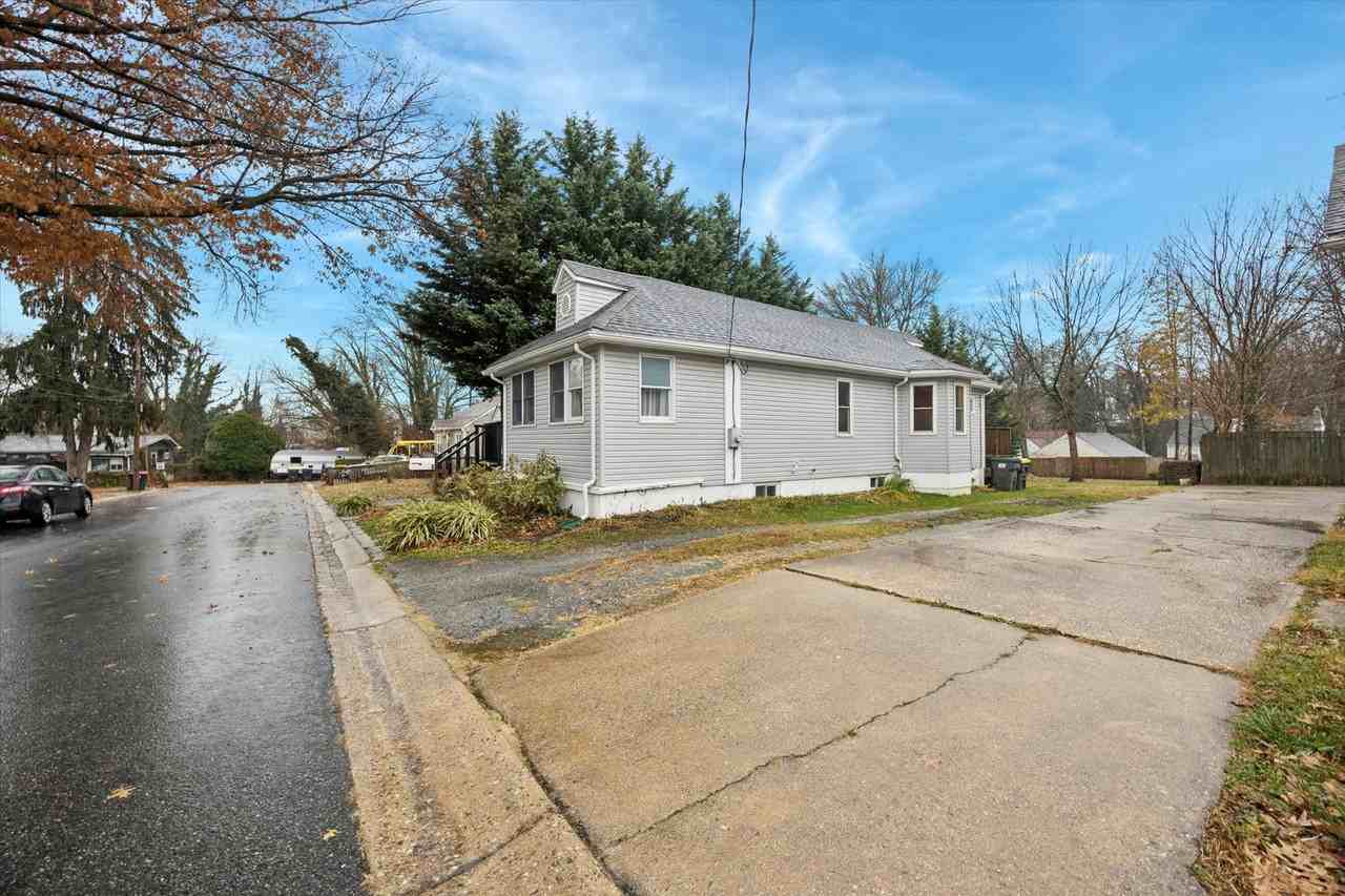 6 Laurel Ave - Photo 3 of 15
