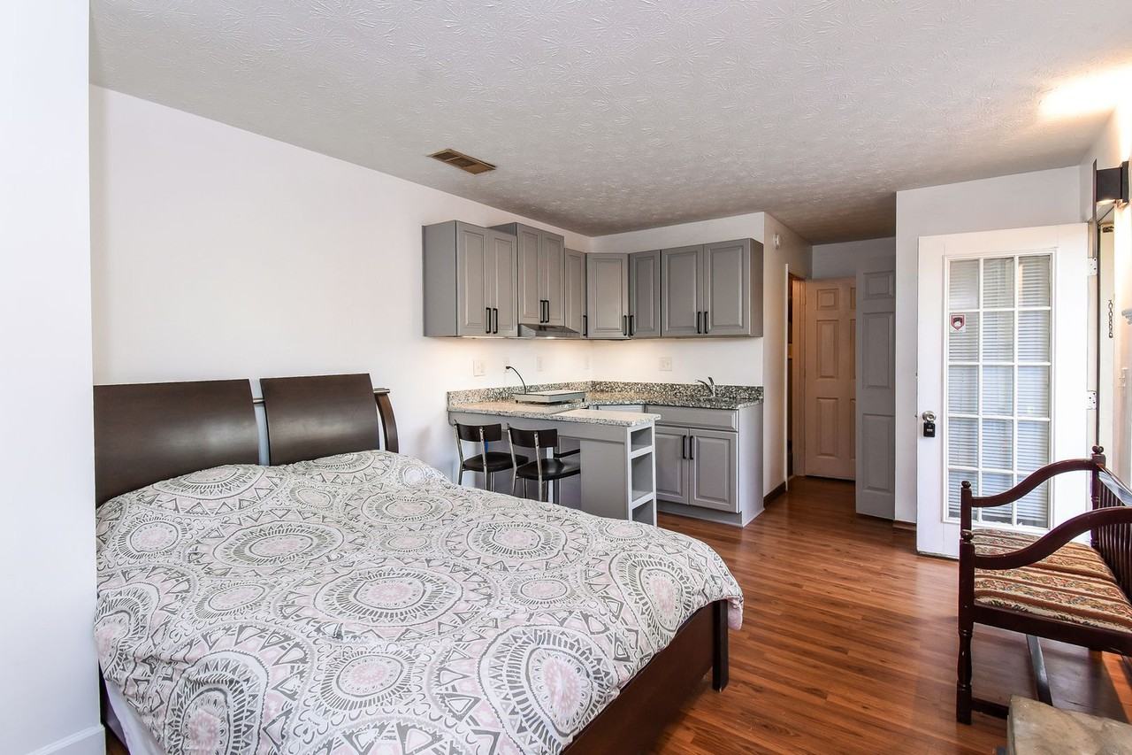 1312 Brandl Dr Sw #ADU - Photo 4 of 16