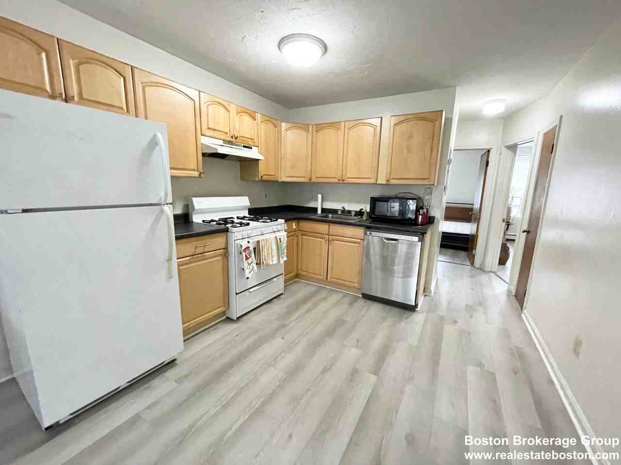 84 Hammond Street - Photo 3 of 8