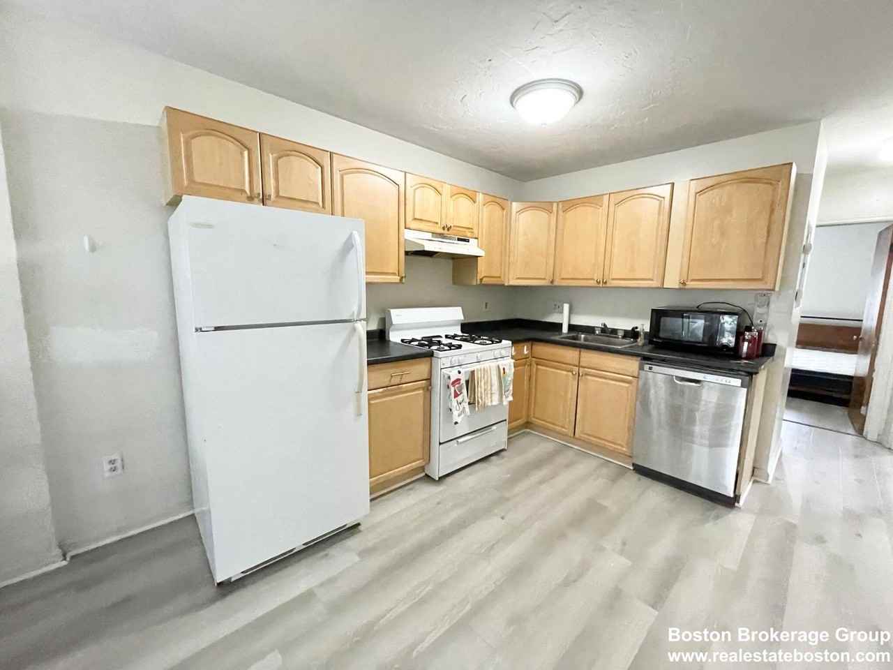 84 Hammond Street - Photo 4 of 8