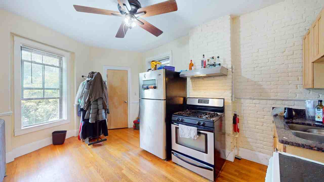 69 Hammond Street - Photo 7 of 11