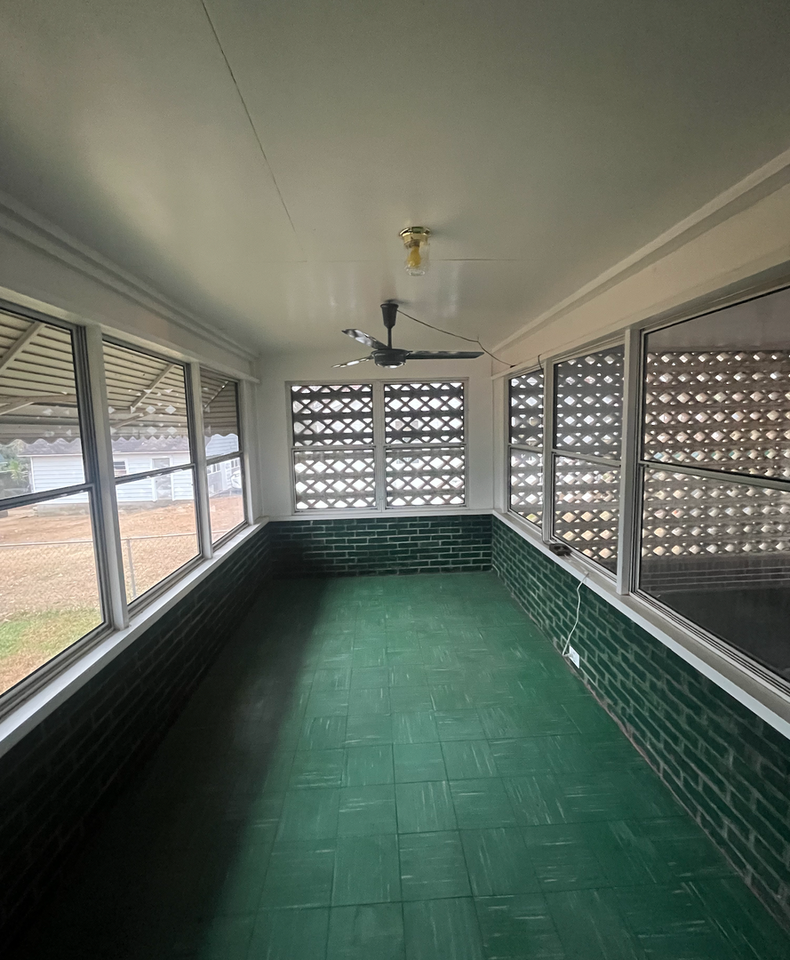 15 Fairlane Cir - Photo 2 of 7