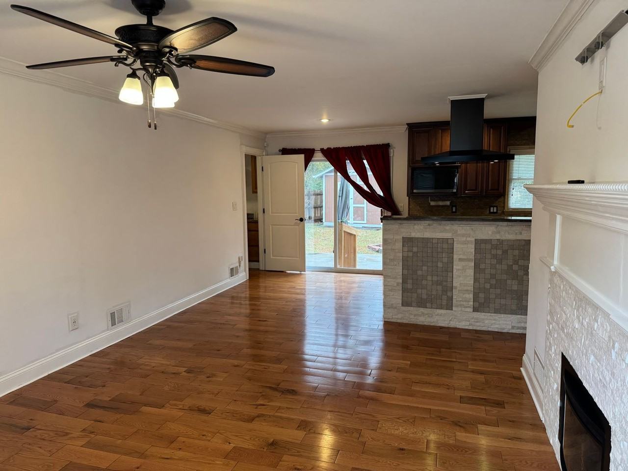 837 Parkstone Dr - Photo 2 of 34