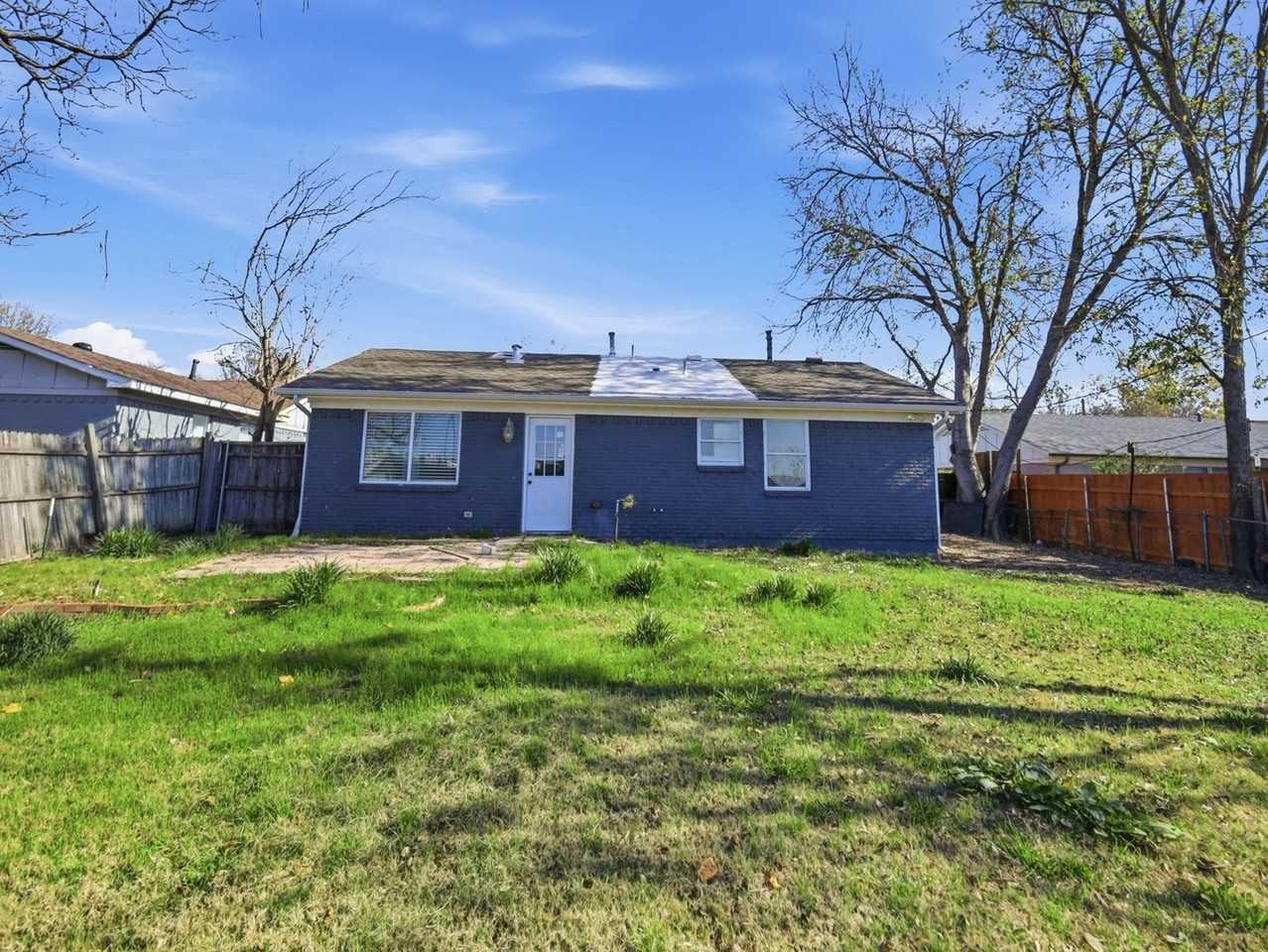 1002 Mardi Gras Ln - Photo 5 of 33