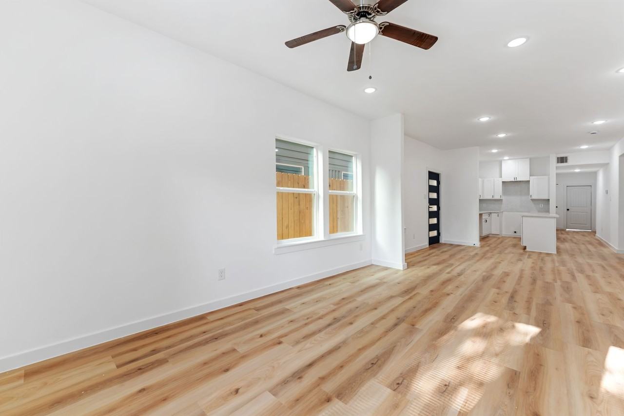 9324 Firnat St #B - Photo 5 of 28