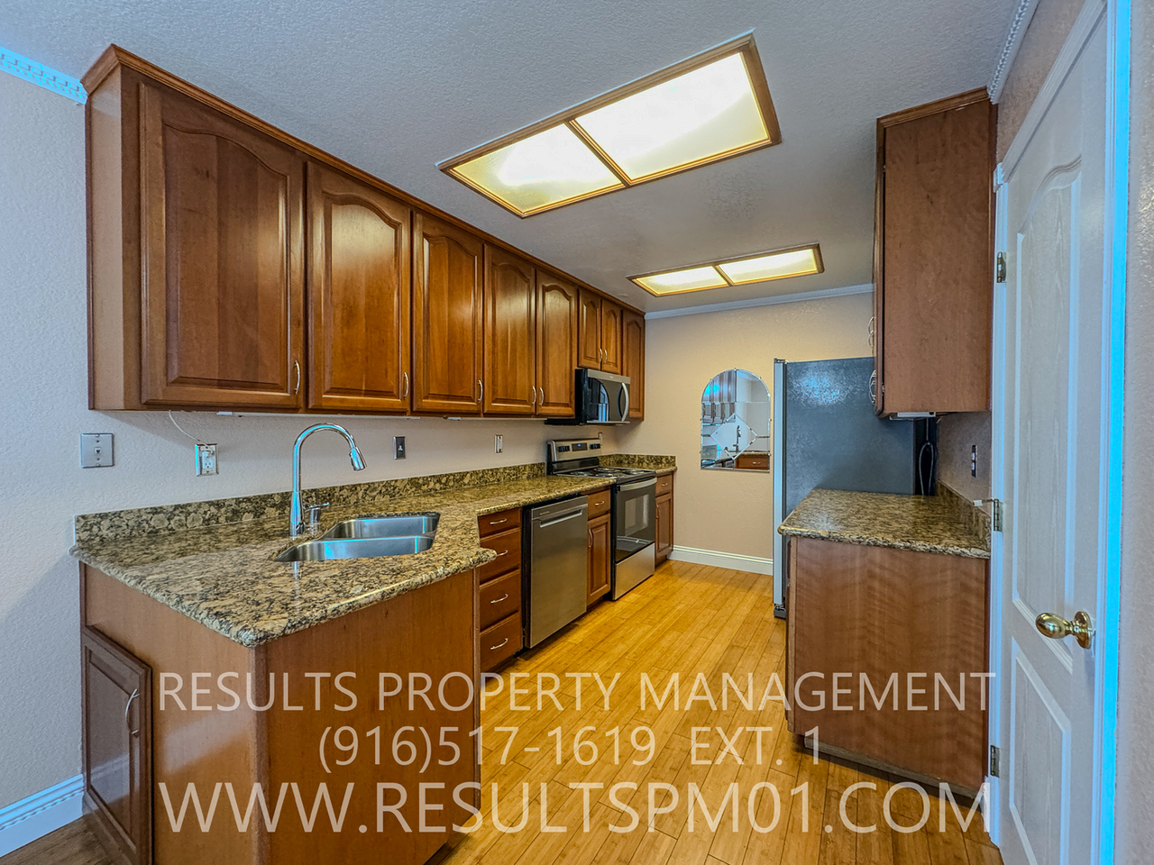 2940 Twin Creeks Ln - Photo 3 of 37