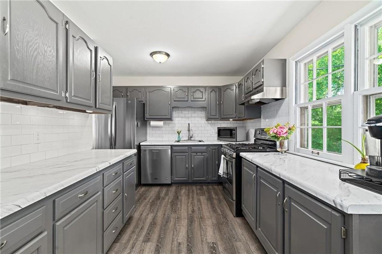 9720 England Dr - Photo 2 of 27