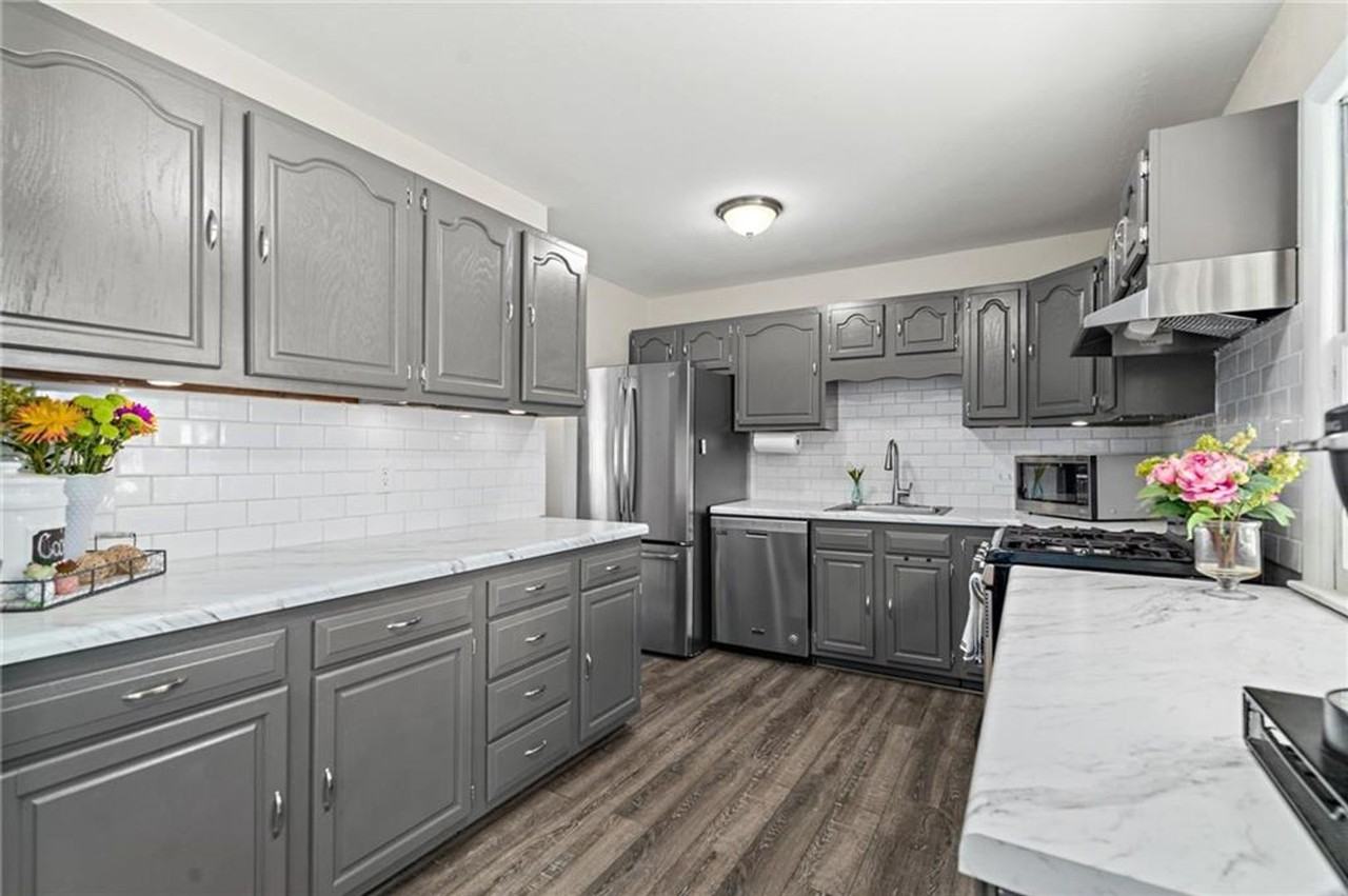 9720 England Dr - Photo 3 of 27