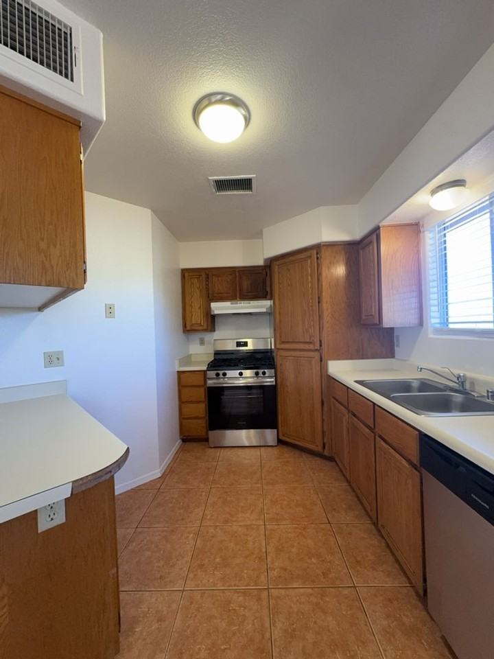 4865 E Kensington St - Photo 6 of 20