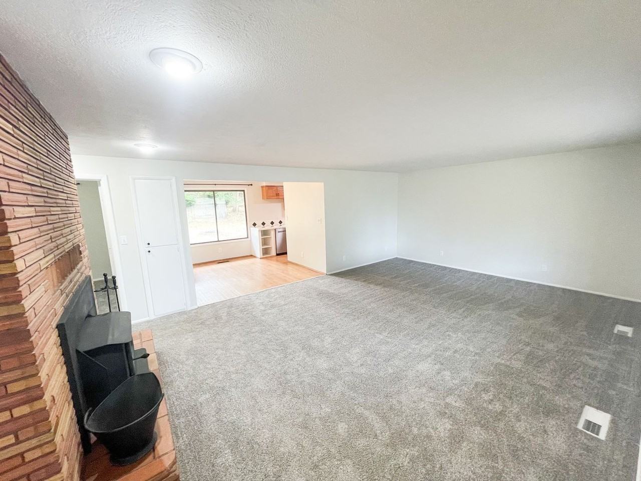 1735 Carlson Dr - Photo 2 of 22