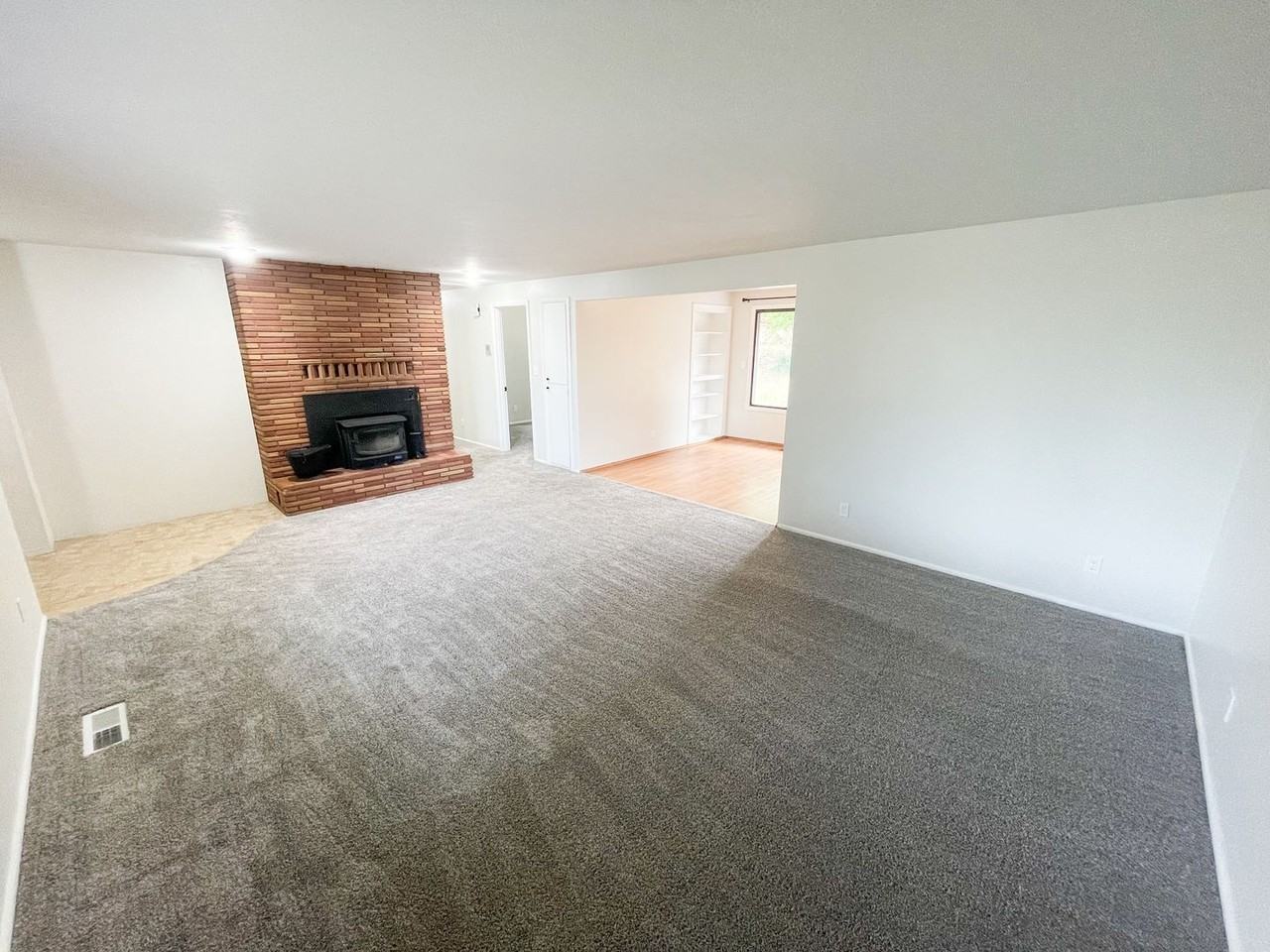 1735 Carlson Dr - Photo 3 of 22