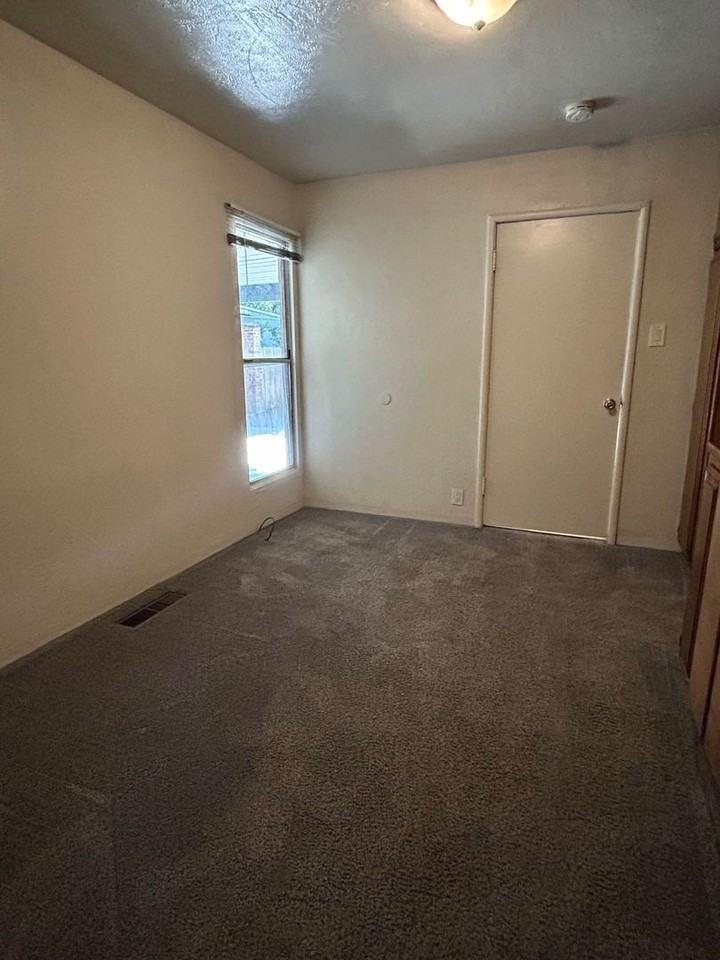 1020 Warner Street - Photo 3 of 23