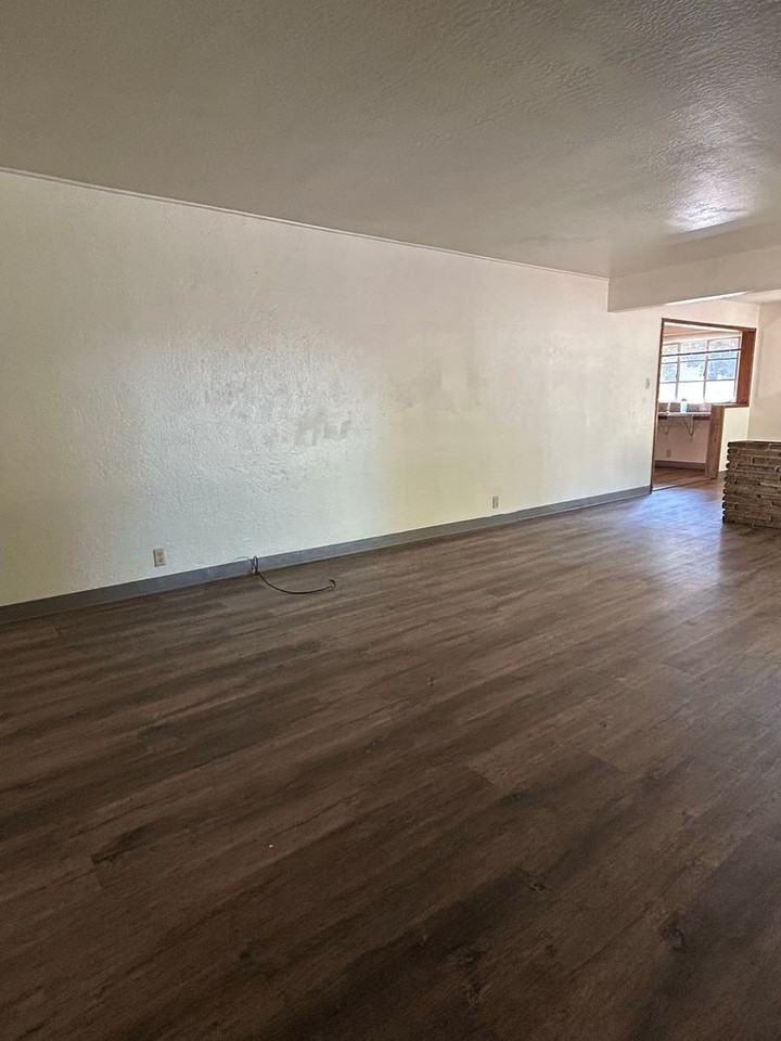 1020 Warner Street - Photo 4 of 23