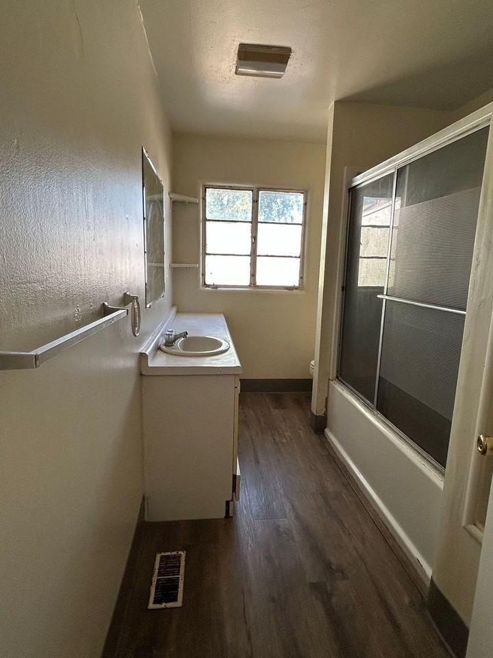 1020 Warner Street - Photo 6 of 23