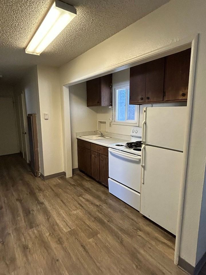 1020 Warner Street - Photo 7 of 23