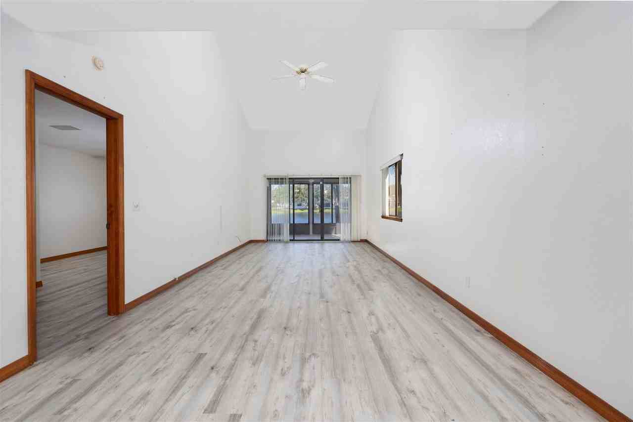 2263 Deerwood Dr - Photo 6 of 28