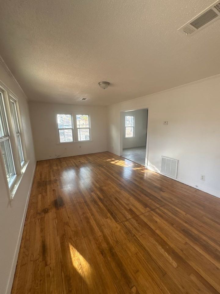 723 Hall Street - Photo 2 of 9