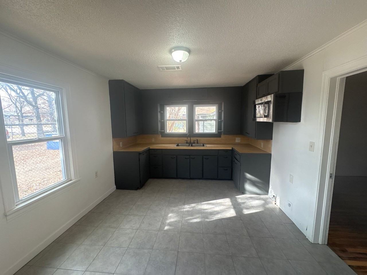 723 Hall Street - Photo 3 of 9