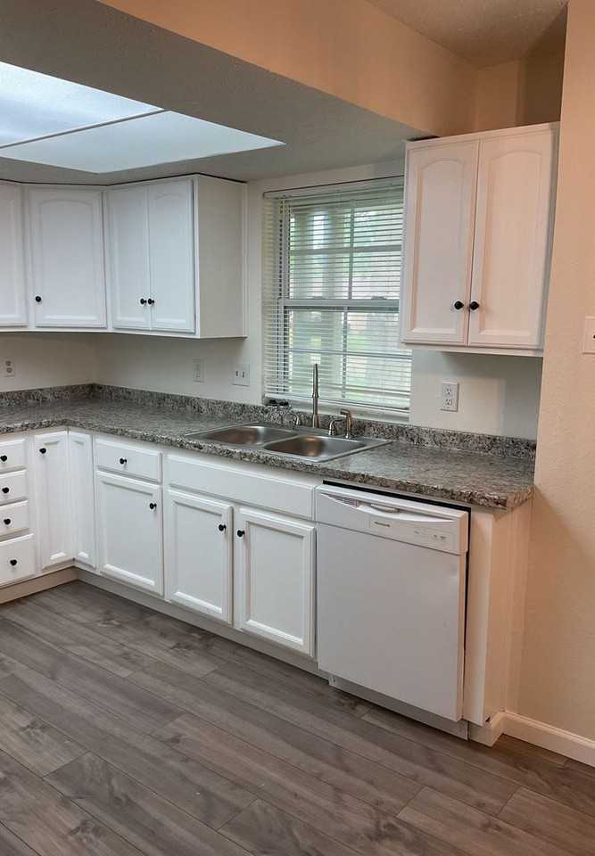 1208 Preswick Circle - Photo 3 of 27