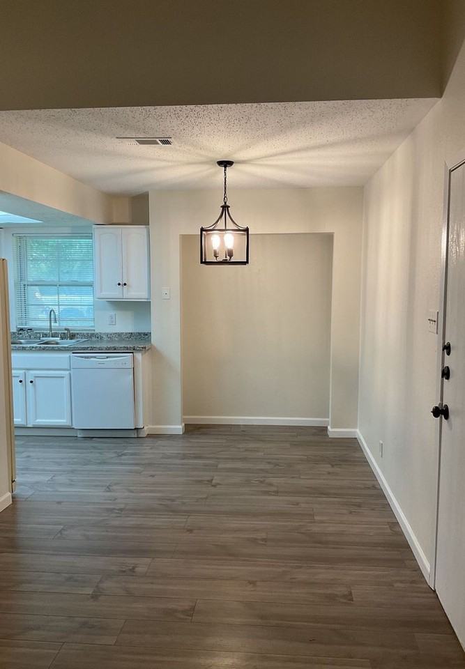 1208 Preswick Circle - Photo 4 of 27