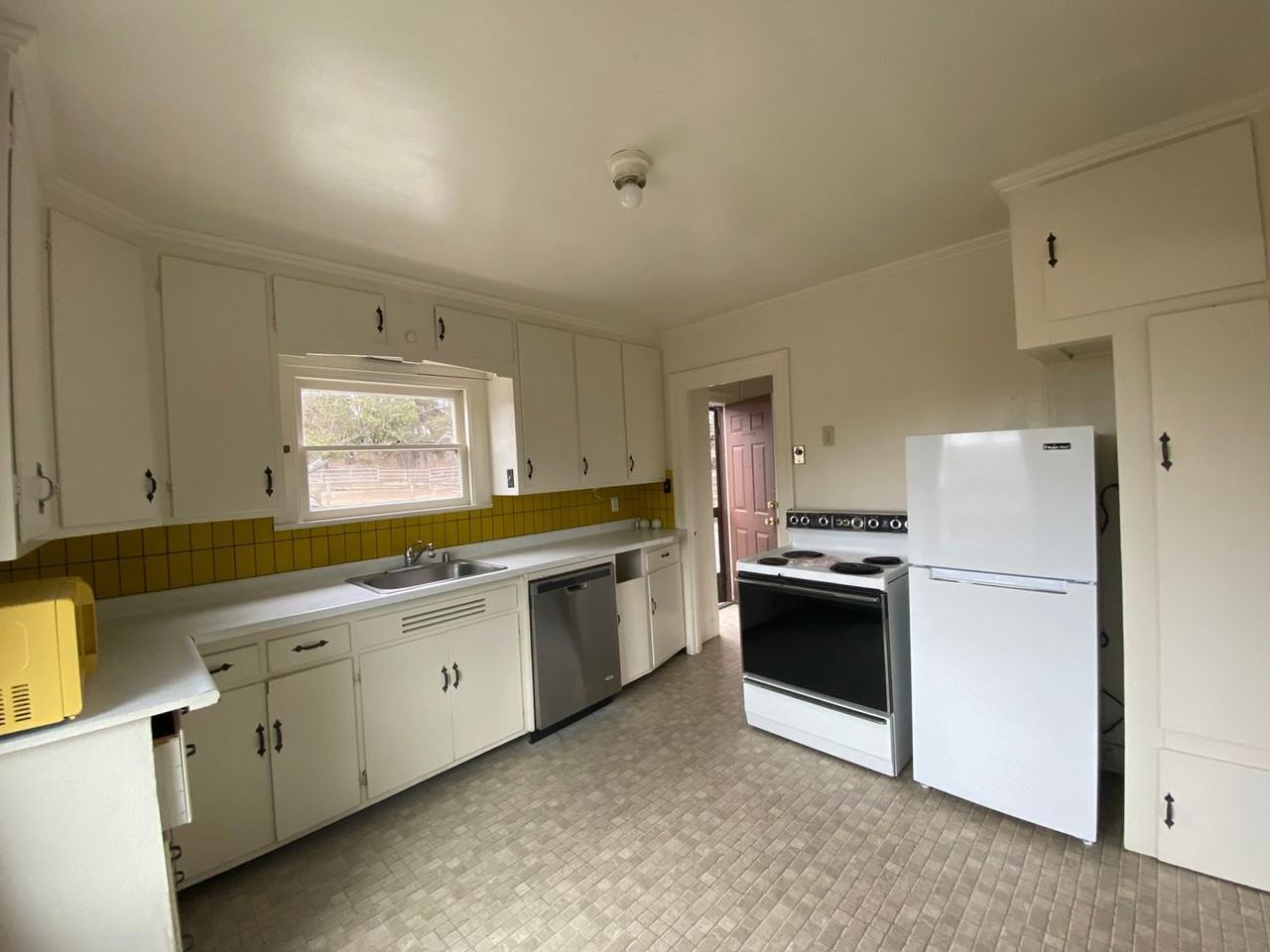 8080 Valley Ford Road - Photo 3 of 9