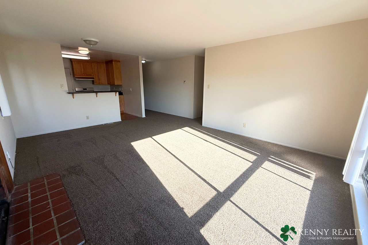 349 Arroyo Drive - Photo 7 of 32