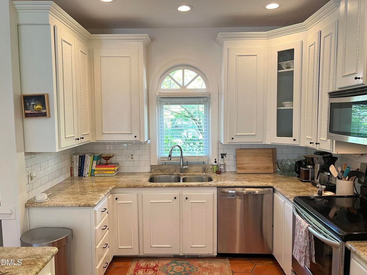 1401 Governors Ct - Photo 2 of 18