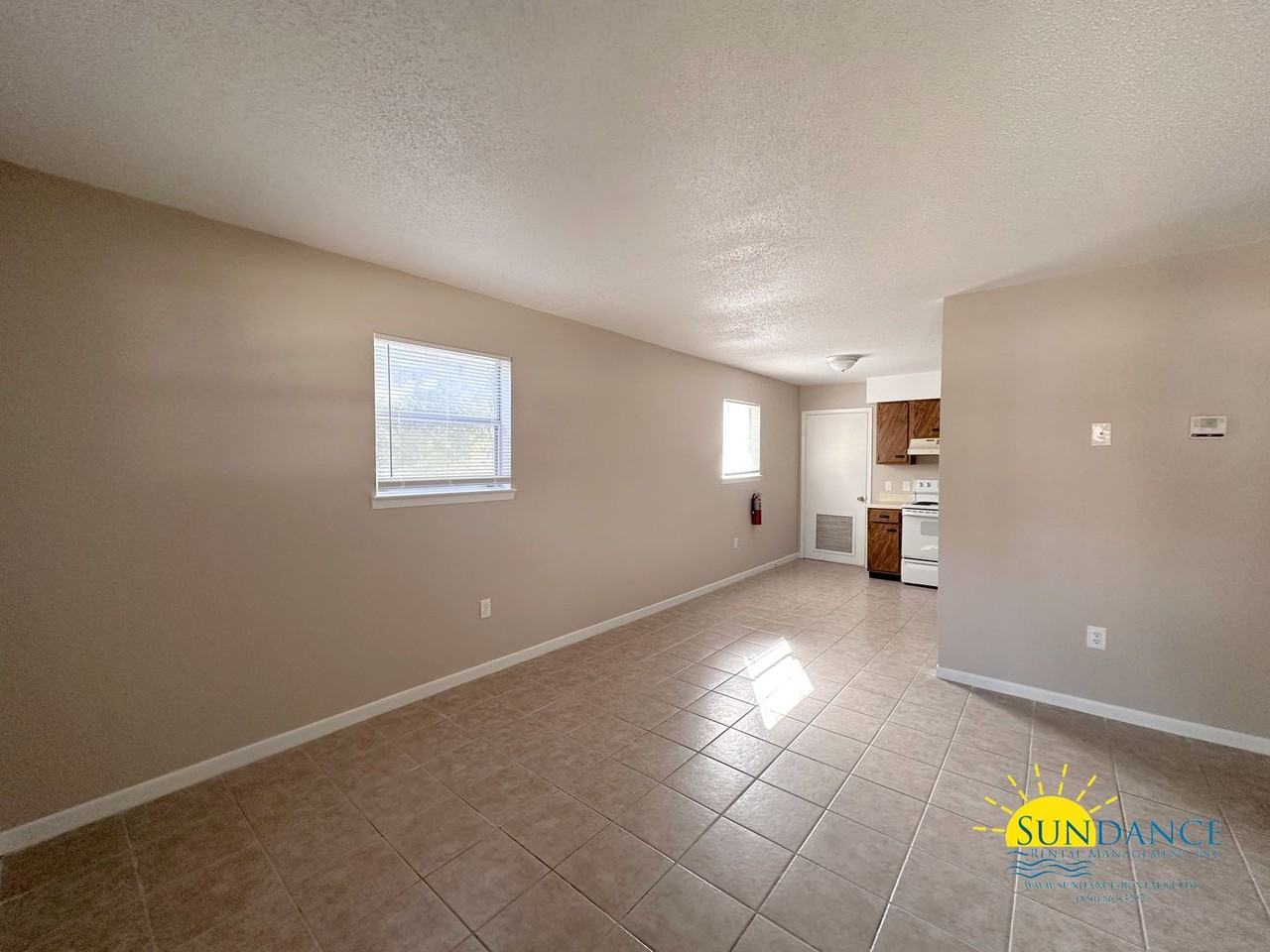 707 Green St - Photo 3 of 14