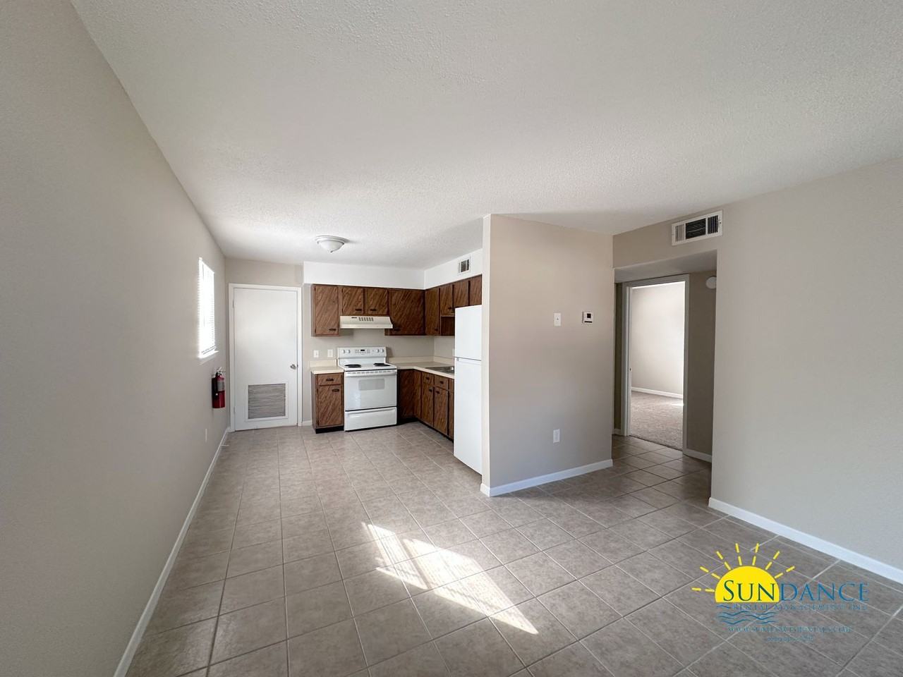 707 Green St - Photo 5 of 14