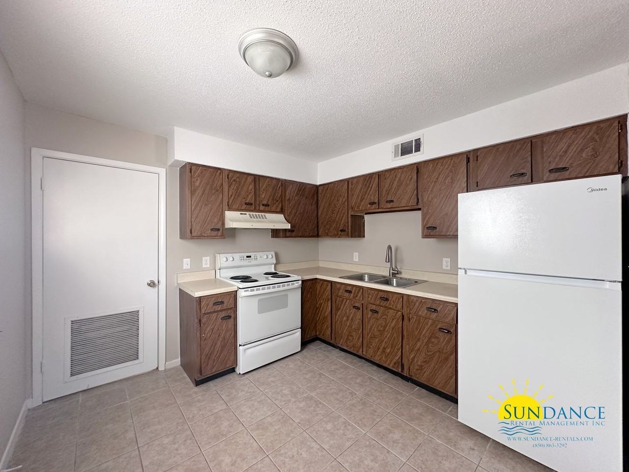 707 Green St - Photo 6 of 14