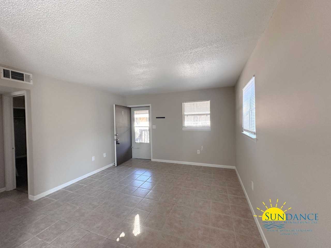 707 Green St - Photo 7 of 14