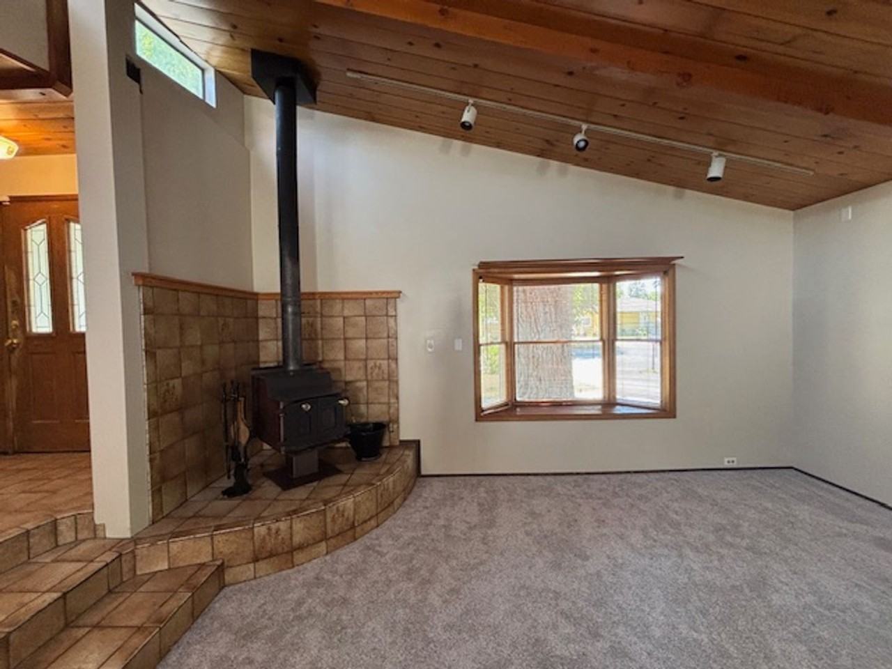 524 East Carson Street - Photo 2 of 9