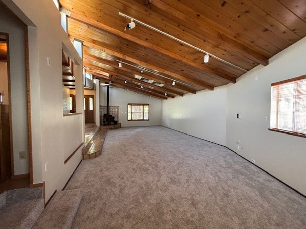 524 East Carson Street - Photo 3 of 9