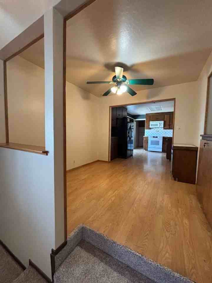 524 East Carson Street - Photo 5 of 9