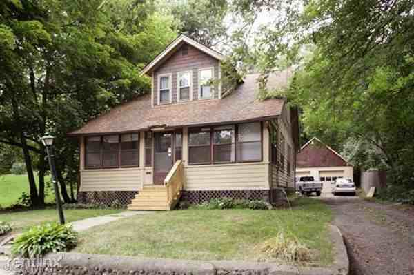 111 N Clarendon St #B - Photo 2 of 7