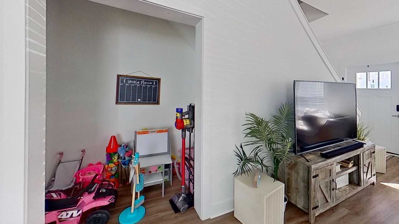 160 Date Palm Ln - Photo 7 of 16