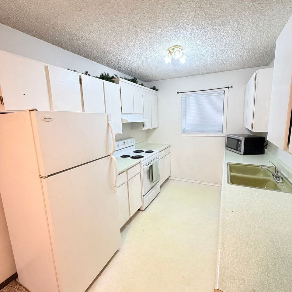 2121 E Upriver Dr - Photo 4 of 9