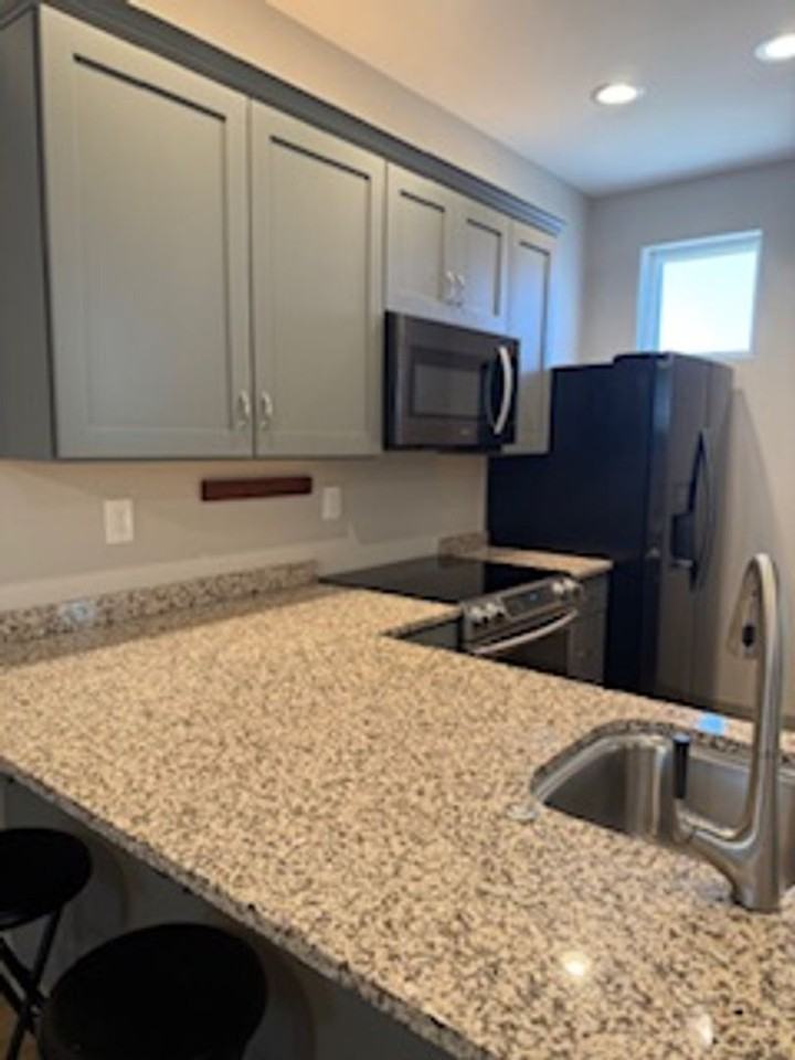 711 Humboldt St - Photo 5 of 13