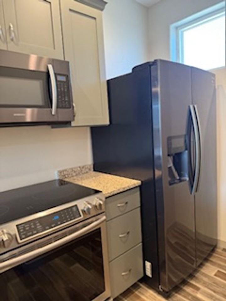 711 Humboldt St - Photo 6 of 13