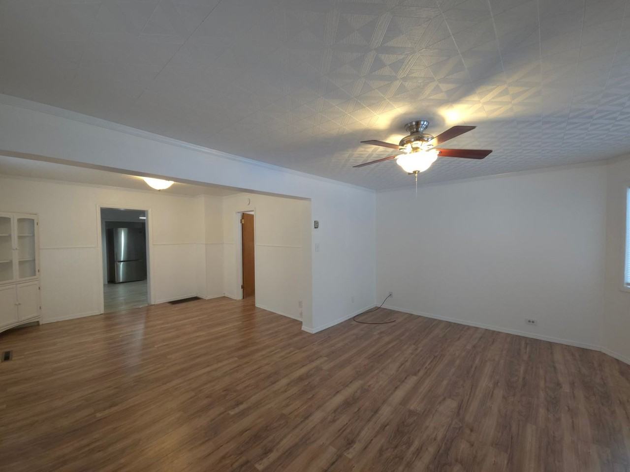 120 Bank Street - Photo 4 of 24