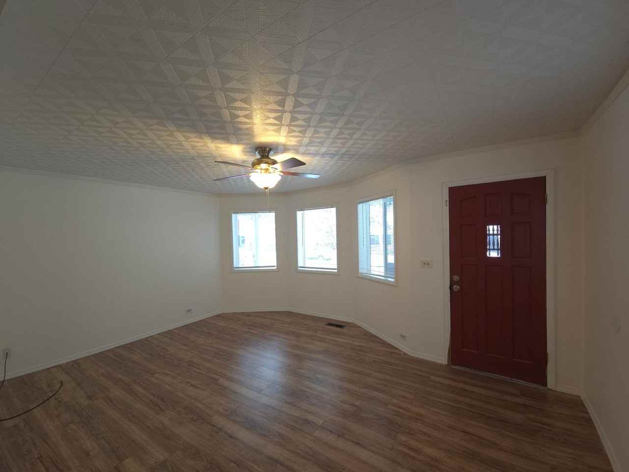 120 Bank Street - Photo 6 of 24