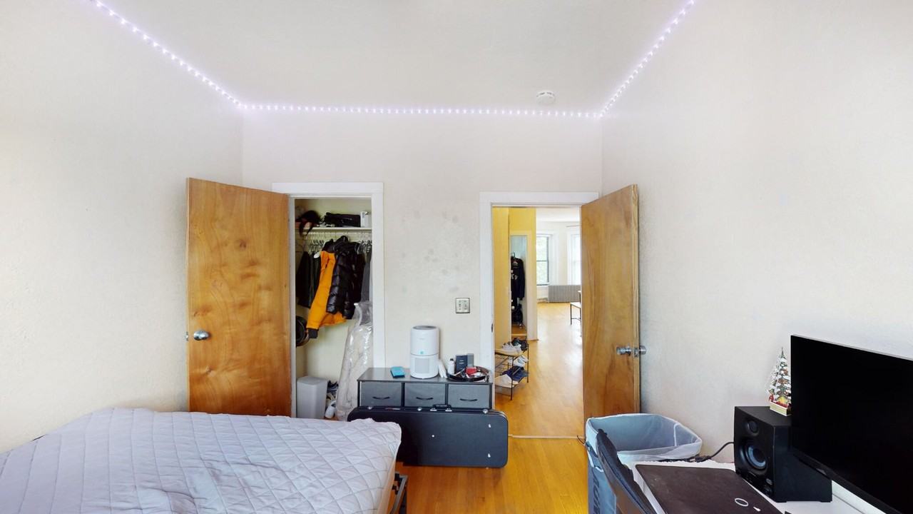 71 Hammond Street - Photo 4 of 11