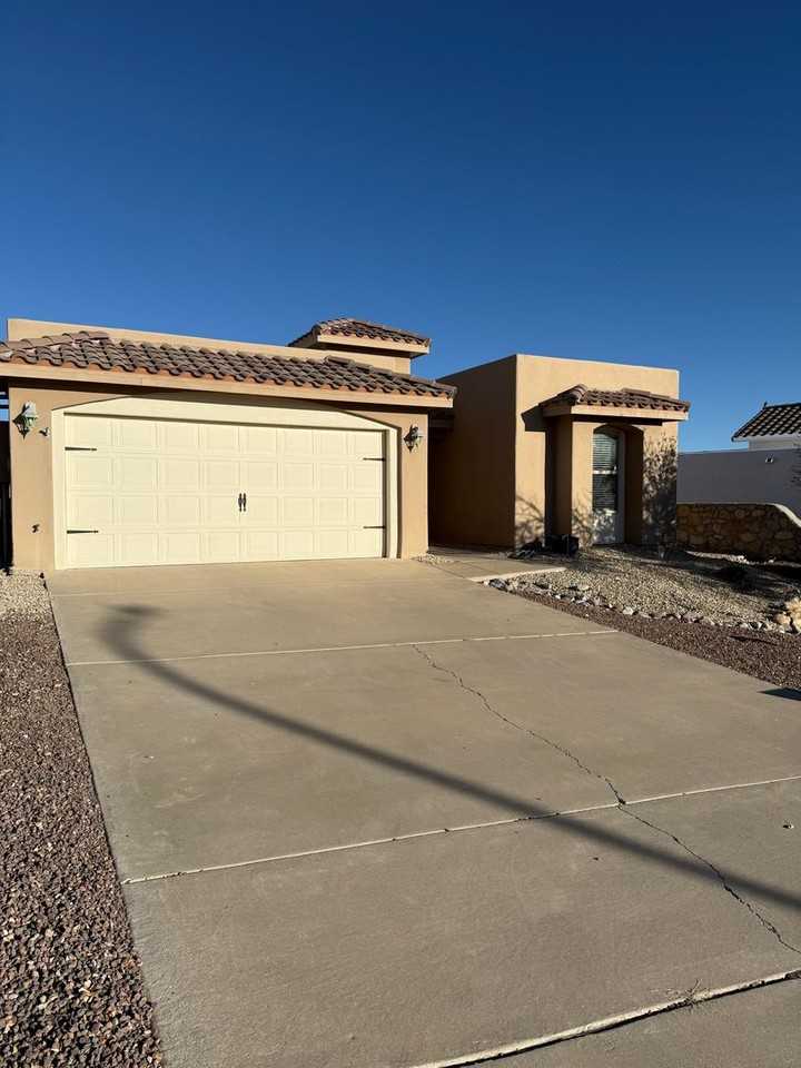 2043 Villa Napoli Loop - Photo 2 of 42