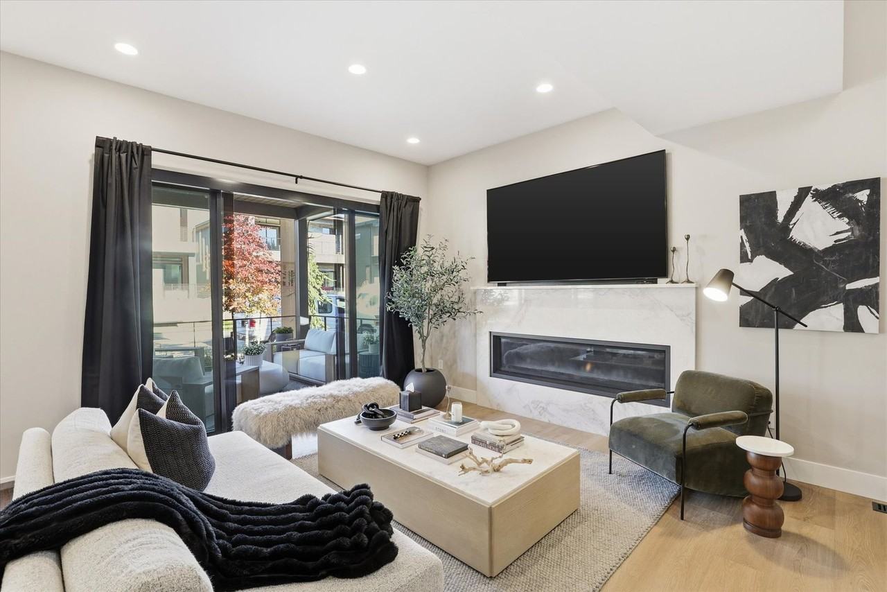 2860 West Lumber Lane - Photo 2 of 50