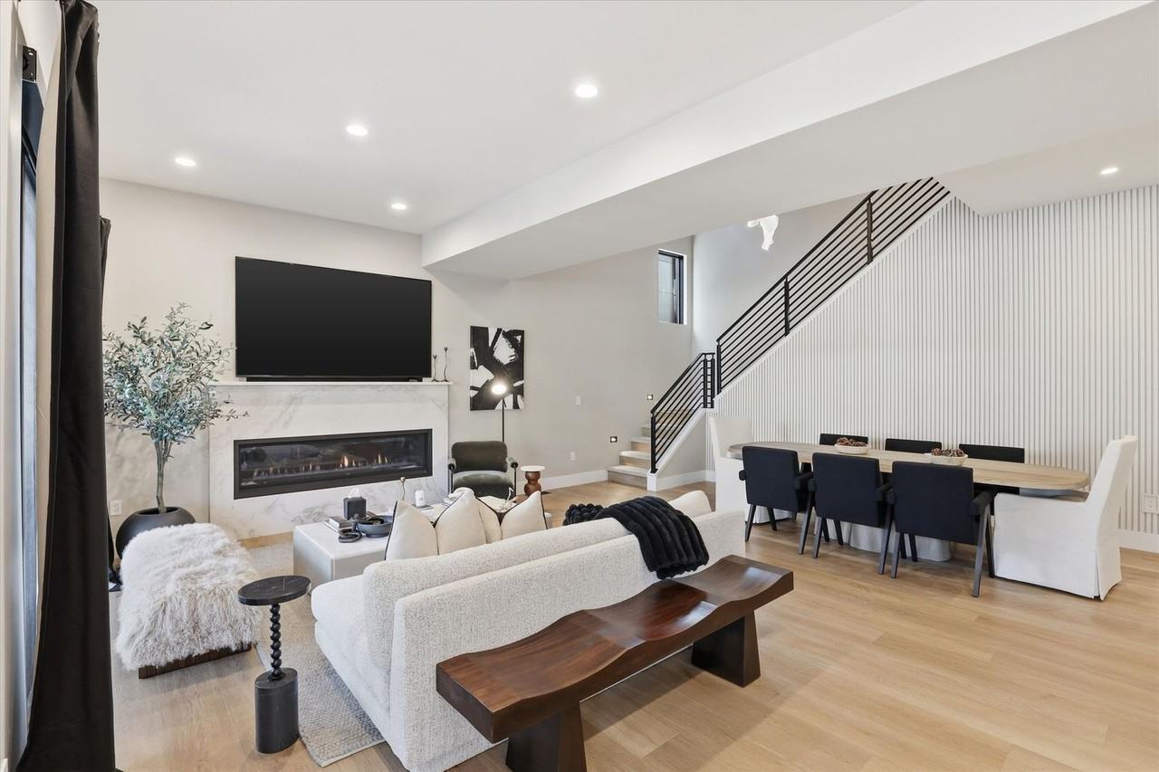 2860 West Lumber Lane - Photo 3 of 50